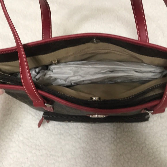 Handbags - Picture 4 of 7